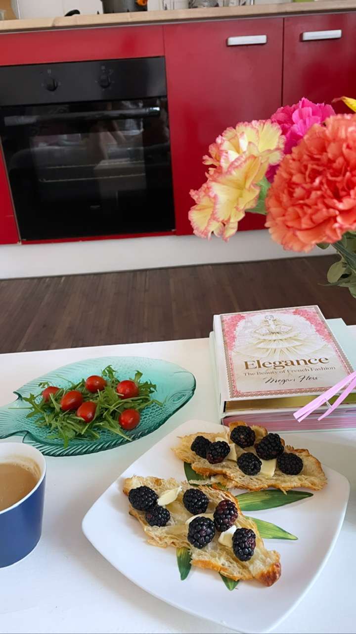 soft luxury morning routine, breakfast